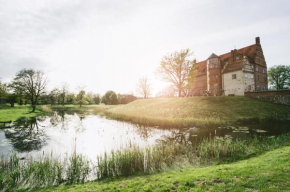Гостиница Hotel Schloss & Gut Ulrichshusen  Moltzow